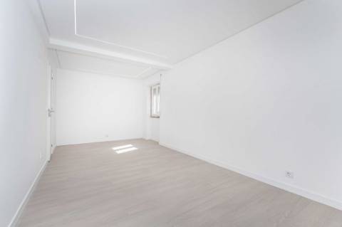 T3 Remodelado como Novo, 2 Varandas , Centro da Serra das Minas