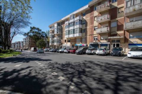 T3 Remodelado como Novo, 2 Varandas , Centro da Serra das Minas