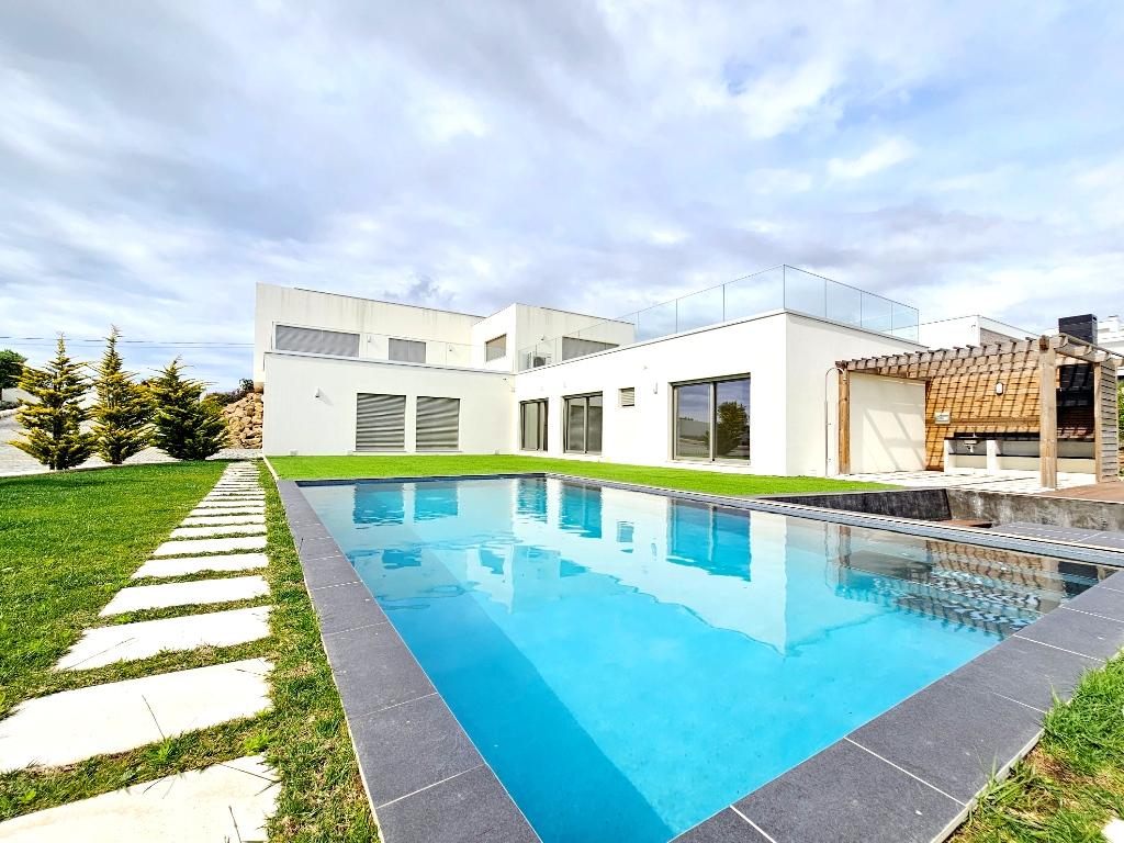 Excelente moradia T4, piscina e amplo jardim, em Peniche