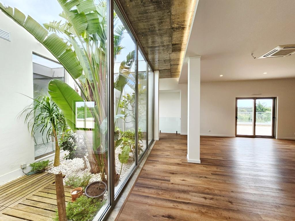Excelente moradia T4, piscina e amplo jardim, em Peniche