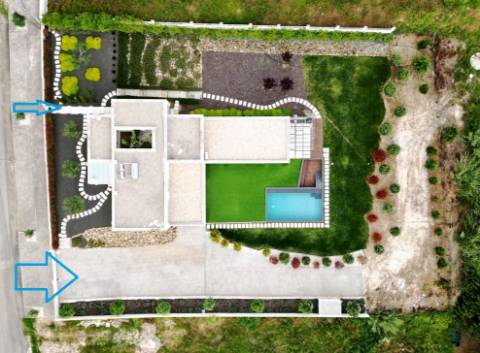 Excelente moradia T4, piscina e amplo jardim, em Peniche