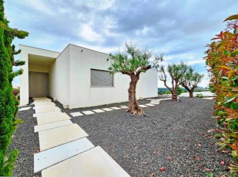 Excelente moradia T4, piscina e amplo jardim, em Peniche