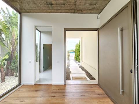 Excelente moradia T4, piscina e amplo jardim, em Peniche