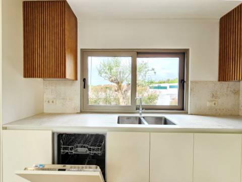 Excelente moradia T4, piscina e amplo jardim, em Peniche