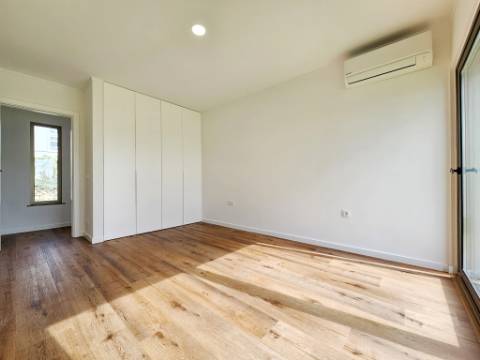 Excelente moradia T4, piscina e amplo jardim, em Peniche