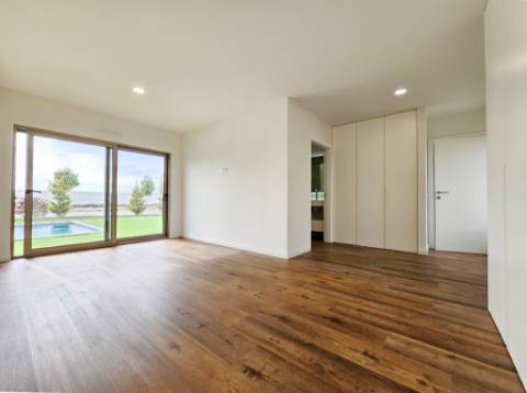 Excelente moradia T4, piscina e amplo jardim, em Peniche