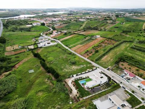 Excelente moradia T4, piscina e amplo jardim, em Peniche