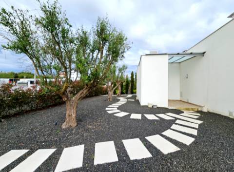 Excelente moradia T4, piscina e amplo jardim, em Peniche
