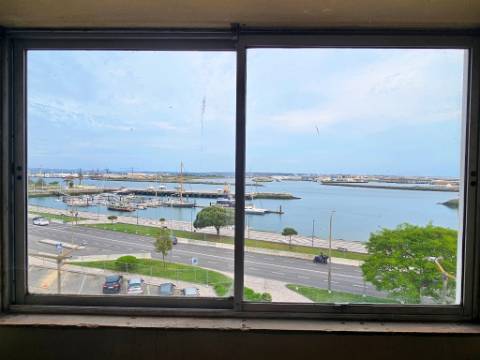 Apartamento T5 duplex, frente marina, na Figueira da Foz