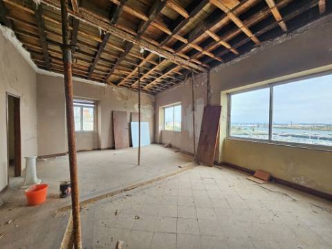 Apartamento T5 duplex, frente marina, na Figueira da Foz