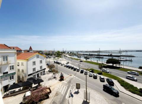 Apartamento T5 duplex, frente marina, na Figueira da Foz