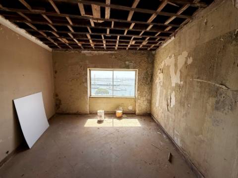 Apartamento T5 duplex, frente marina, na Figueira da Foz