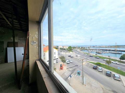Apartamento T5 duplex, frente marina, na Figueira da Foz