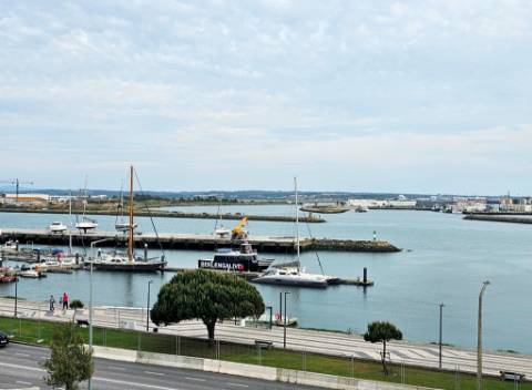 Apartamento T5 duplex, frente marina, na Figueira da Foz