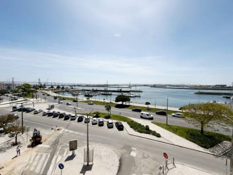 Apartamento T5 duplex, frente marina, na Figueira da Foz