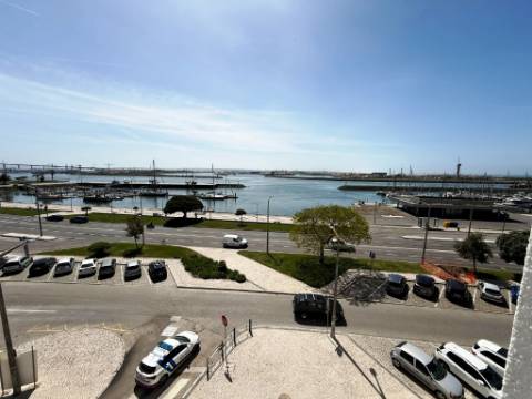 Apartamento T5 duplex, frente marina, na Figueira da Foz