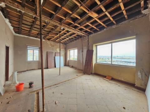 Apartamento T5 duplex, frente marina, na Figueira da Foz
