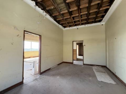 Apartamento T5 duplex, frente marina, na Figueira da Foz