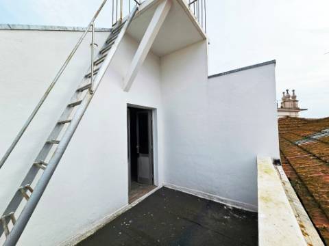 Apartamento T5 duplex, frente marina, na Figueira da Foz
