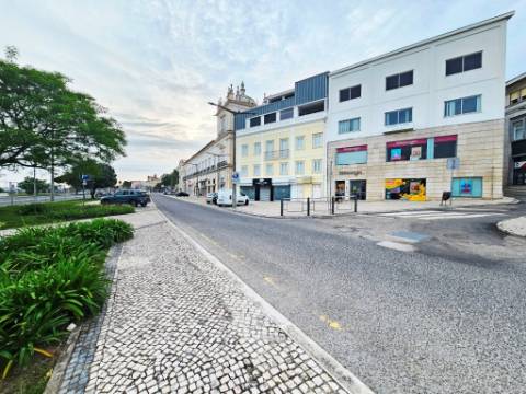 Apartamento T5 duplex, frente marina, na Figueira da Foz