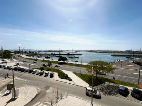 Apartamento T5 duplex, frente marina, na Figueira da Foz