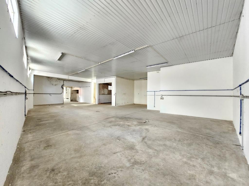 Armazém industrial com 1160 m2, em Gaeiras, Óbidos
