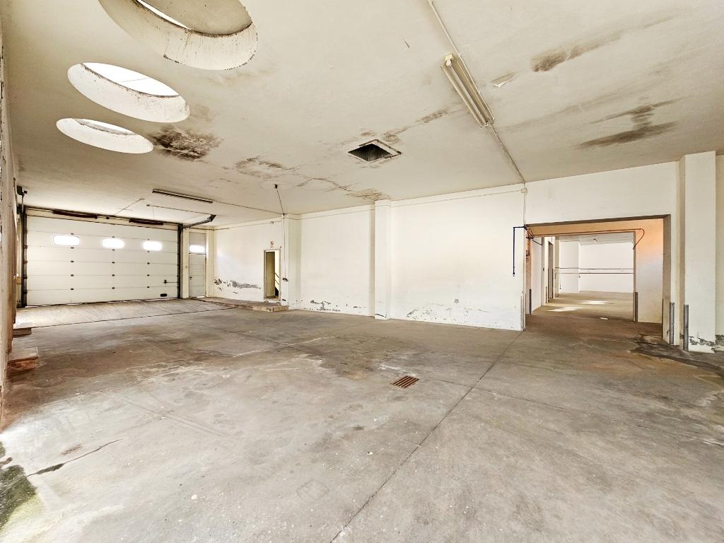 Armazém industrial com 1160 m2, em Gaeiras, Óbidos