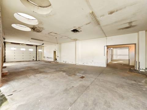 Armazém industrial com 1160 m2, em Gaeiras, Óbidos