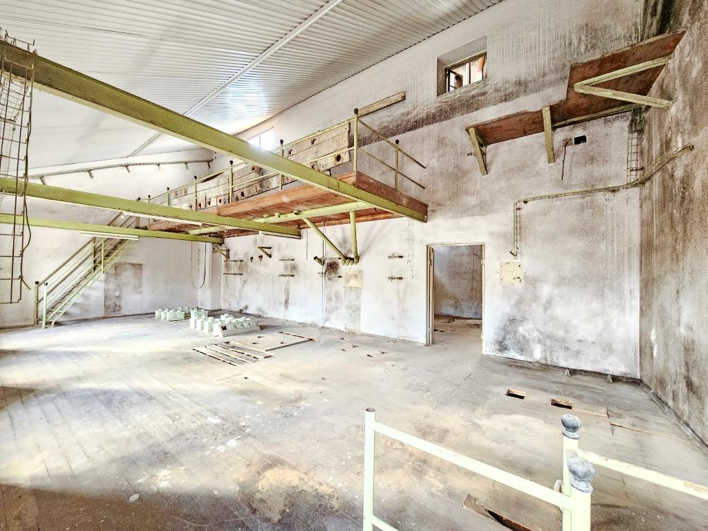 Armazém industrial com 1160 m2, em Gaeiras, Óbidos