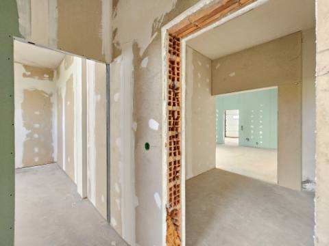 Armazém industrial com 1160 m2, em Gaeiras, Óbidos