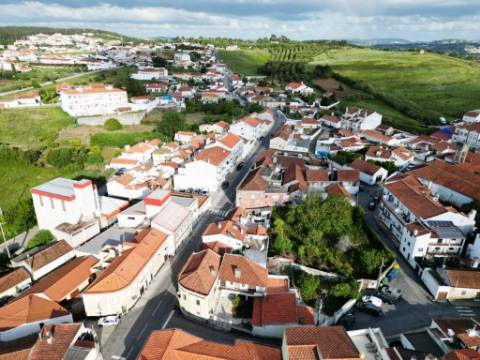 Armazém industrial com 1160 m2, em Gaeiras, Óbidos
