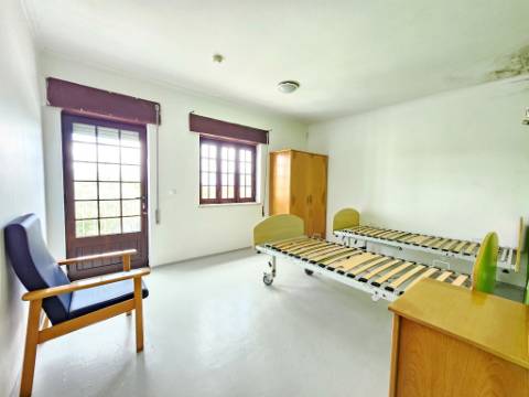 Edifício para Serviços, Residencia Senior com 19 camas e habitação, junto a Aveiras de Cima, Cartaxo