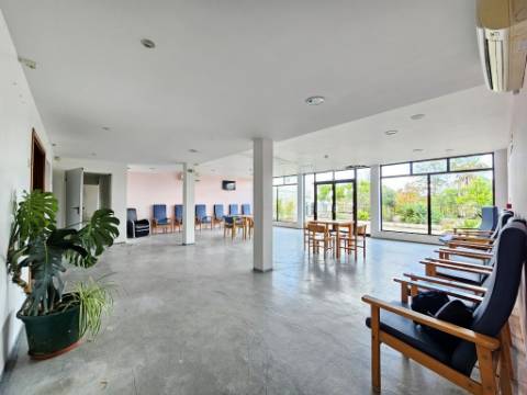 Edifício para Serviços, Residencia Senior com 19 camas e habitação, junto a Aveiras de Cima, Cartaxo