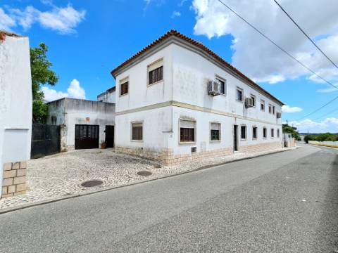 Edifício para Serviços, Residencia Senior com 19 camas e habitação, junto a Aveiras de Cima, Cartaxo