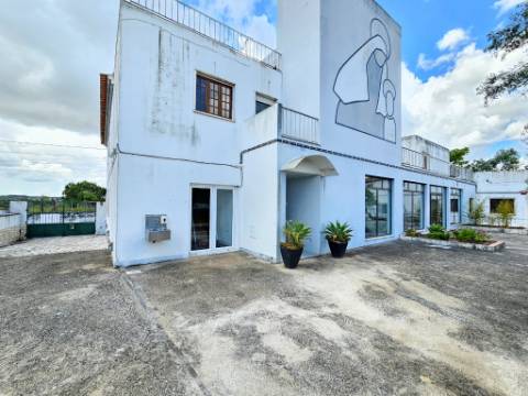 Edifício para Serviços, Residencia Senior com 19 camas e habitação, junto a Aveiras de Cima, Cartaxo
