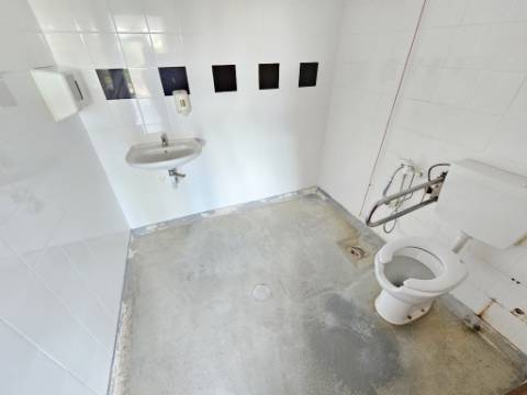 Edifício para Serviços, Residencia Senior com 19 camas e habitação, junto a Aveiras de Cima, Cartaxo