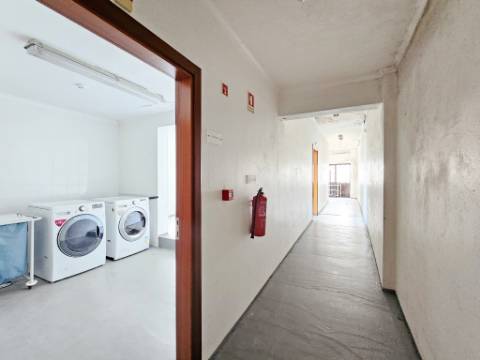 Edifício para Serviços, Residencia Senior com 19 camas e habitação, junto a Aveiras de Cima, Cartaxo