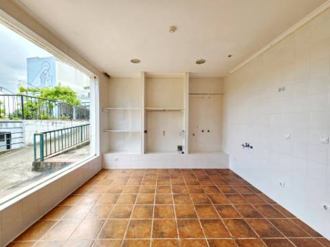 Edifício para Serviços, Residencia Senior com 19 camas e habitação, junto a Aveiras de Cima, Cartaxo