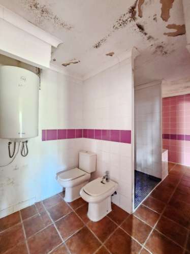Edifício para Serviços, Residencia Senior com 19 camas e habitação, junto a Aveiras de Cima, Cartaxo