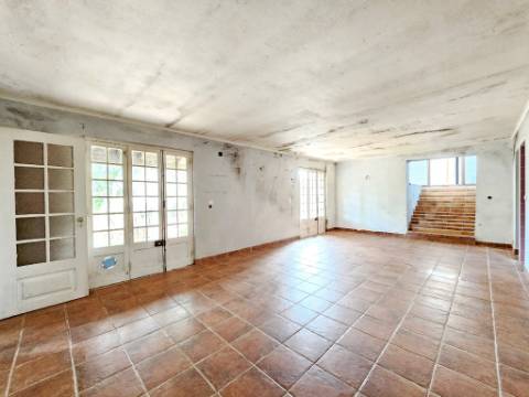 Edifício para Serviços, Residencia Senior com 19 camas e habitação, junto a Aveiras de Cima, Cartaxo