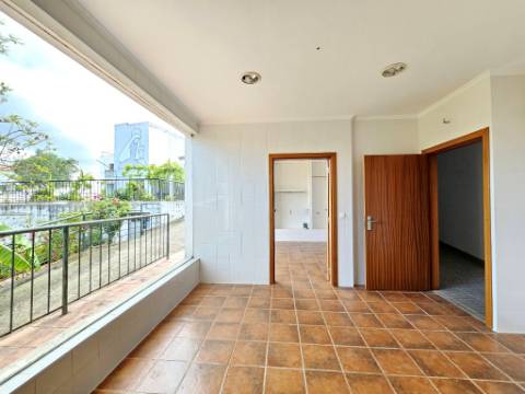 Edifício para Serviços, Residencia Senior com 19 camas e habitação, junto a Aveiras de Cima, Cartaxo