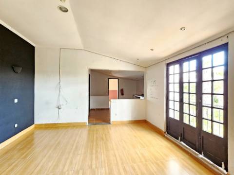 Edifício para Serviços, Residencia Senior com 19 camas e habitação, junto a Aveiras de Cima, Cartaxo