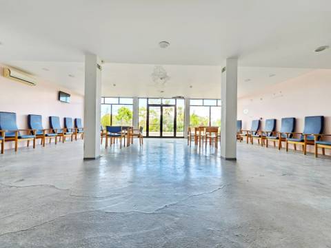 Edifício para Serviços, Residencia Senior com 19 camas e habitação, junto a Aveiras de Cima, Cartaxo