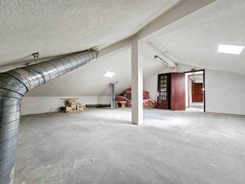 Edifício para Serviços, Residencia Senior com 19 camas e habitação, junto a Aveiras de Cima, Cartaxo