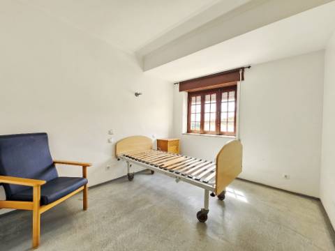 Edifício para Serviços, Residencia Senior com 19 camas e habitação, junto a Aveiras de Cima, Cartaxo