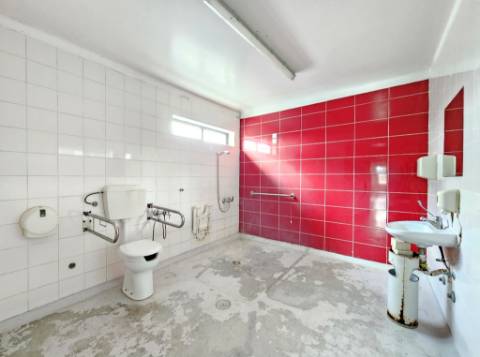 Edifício para Serviços, Residencia Senior com 19 camas e habitação, junto a Aveiras de Cima, Cartaxo