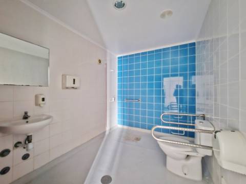 Edifício para Serviços, Residencia Senior com 19 camas e habitação, junto a Aveiras de Cima, Cartaxo