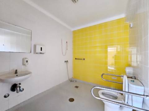 Edifício para Serviços, Residencia Senior com 19 camas e habitação, junto a Aveiras de Cima, Cartaxo