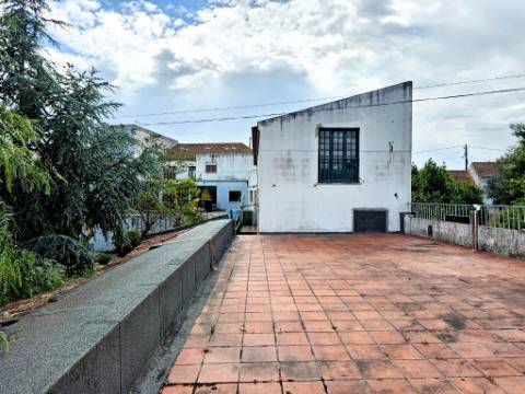 Edifício para Serviços, Residencia Senior com 19 camas e habitação, junto a Aveiras de Cima, Cartaxo