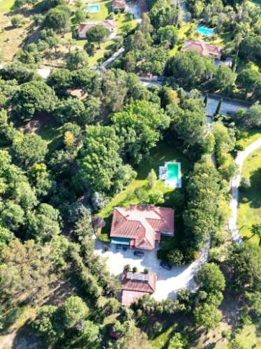 Quintinha de 10154m2 com moradia T5 e piscina, na Herdade Zambujeiro, Santo Estêvão